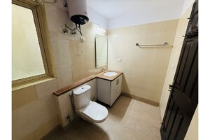 Bathroom in 3 BHK Apartment at Unitech Nirvana Country Plots, Sector 50 – for Rent