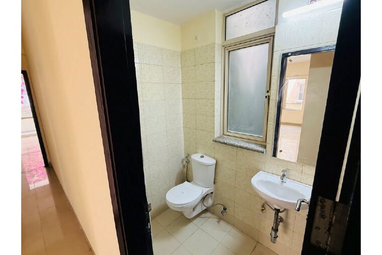 Bathroom, unitech-nirvana-country-plots 3 Bedroom 3240 Sq.Ft. Apartment In Sector 50 Gurgaon 10392336