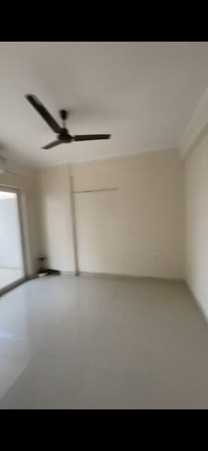 Room in 3 BHK Apartment at Pareena Micasa, Sector 68 – for Rent