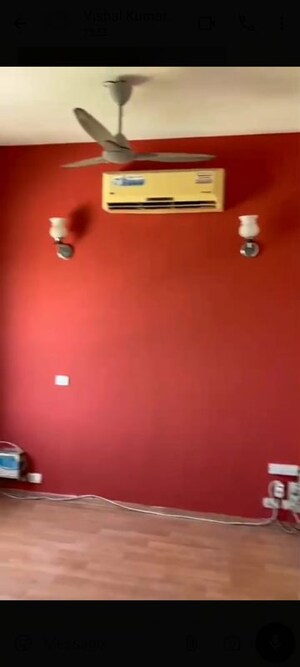 Room in 3 BHK Apartment at Unitech Horizon, Pi Greater Noida – for Rent
