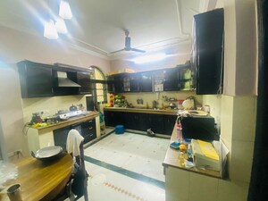 Team Area in 3 BHK Builder Floor at Dlf Phase ii – for Rent