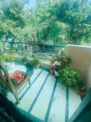 Balcony in 3 BHK Builder Floor at Dlf Phase ii – for Rent