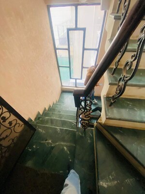 Staircase in 3 BHK Builder Floor at Dlf Phase ii – for Rent