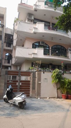3 BHK + Store Room Builder Floor For Rent in DLF Phase II