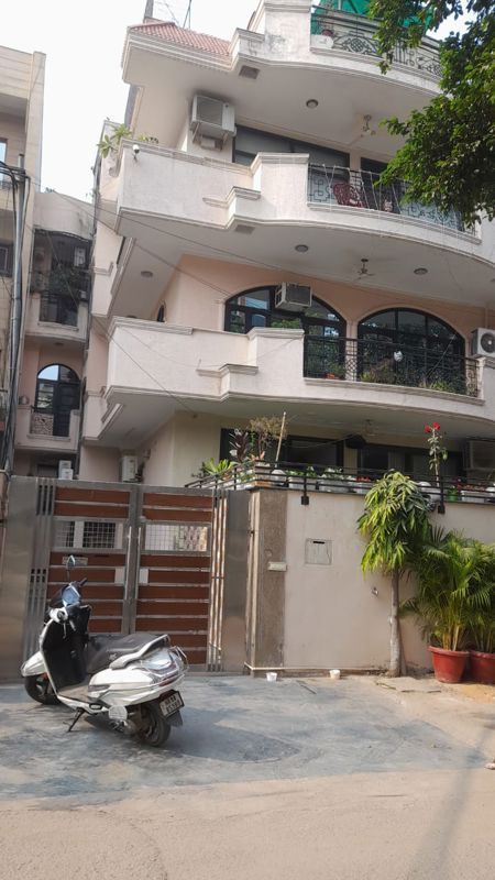 3 BHK + Store Room Builder Floor For Rent in DLF Phase II