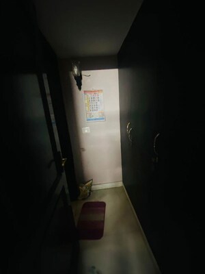 Building Lobby in 3 BHK Builder Floor at Dlf Phase ii – for Rent