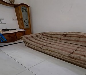 Living Room in 1 BHK Apartment at Matunga East – for Rent