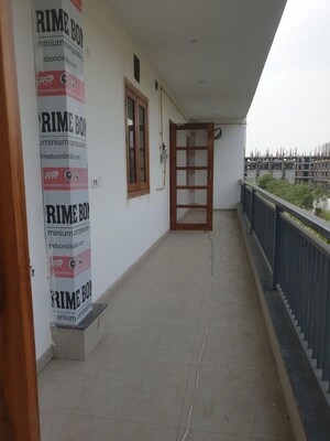 Building Lobby in 3 BHK Builder Floor at BPTP Parklands Villa, Sector 88 – for Rent