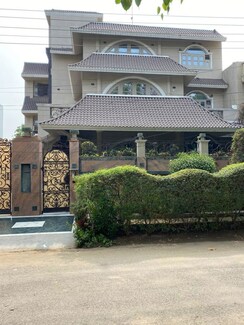 3 BHK + Pooja Room Builder Floor For Rent in DLF Phase I
