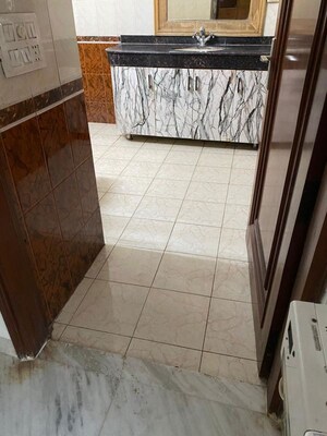Balcony in 3 BHK Builder Floor at Dlf Phase I – for Rent