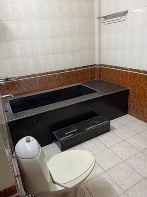 Furnished Amenities in 3 BHK Builder Floor at Dlf Phase I – for Rent