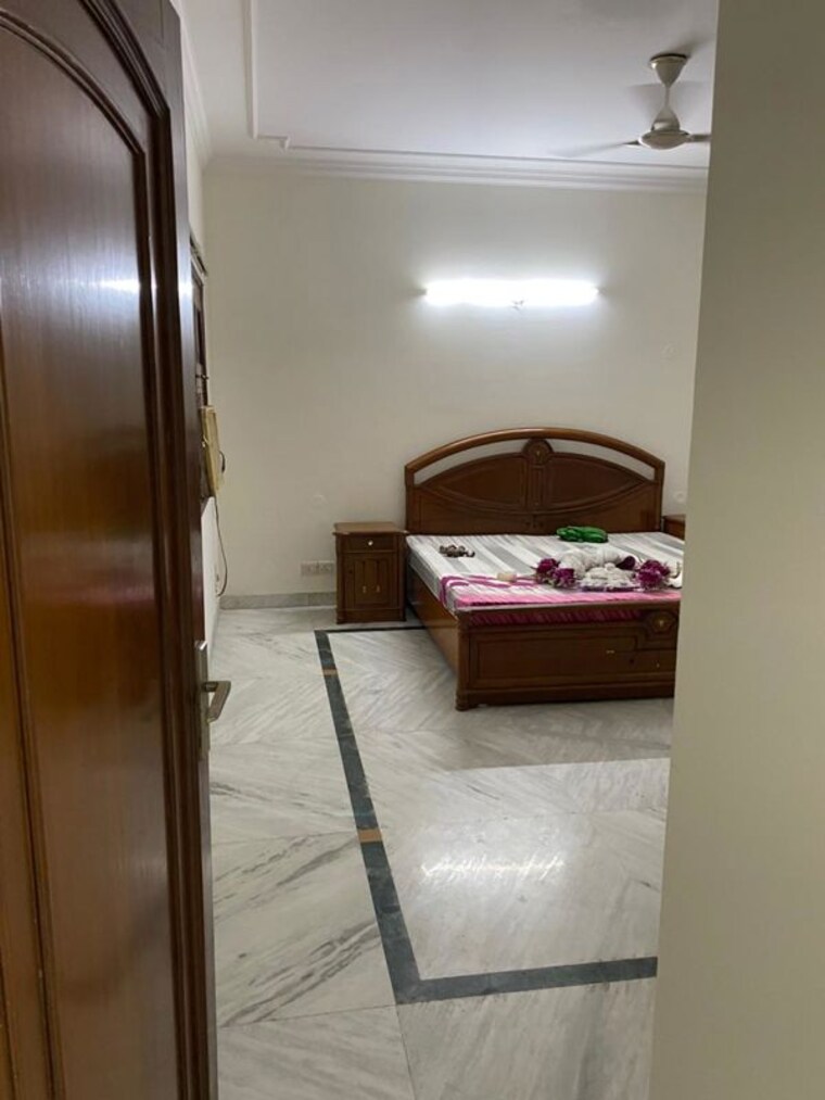 undefined, dlf phase i 3 Bedroom 500 Sq.Yd. Builder Floor In Dlf Phase I Gurgaon 10392374