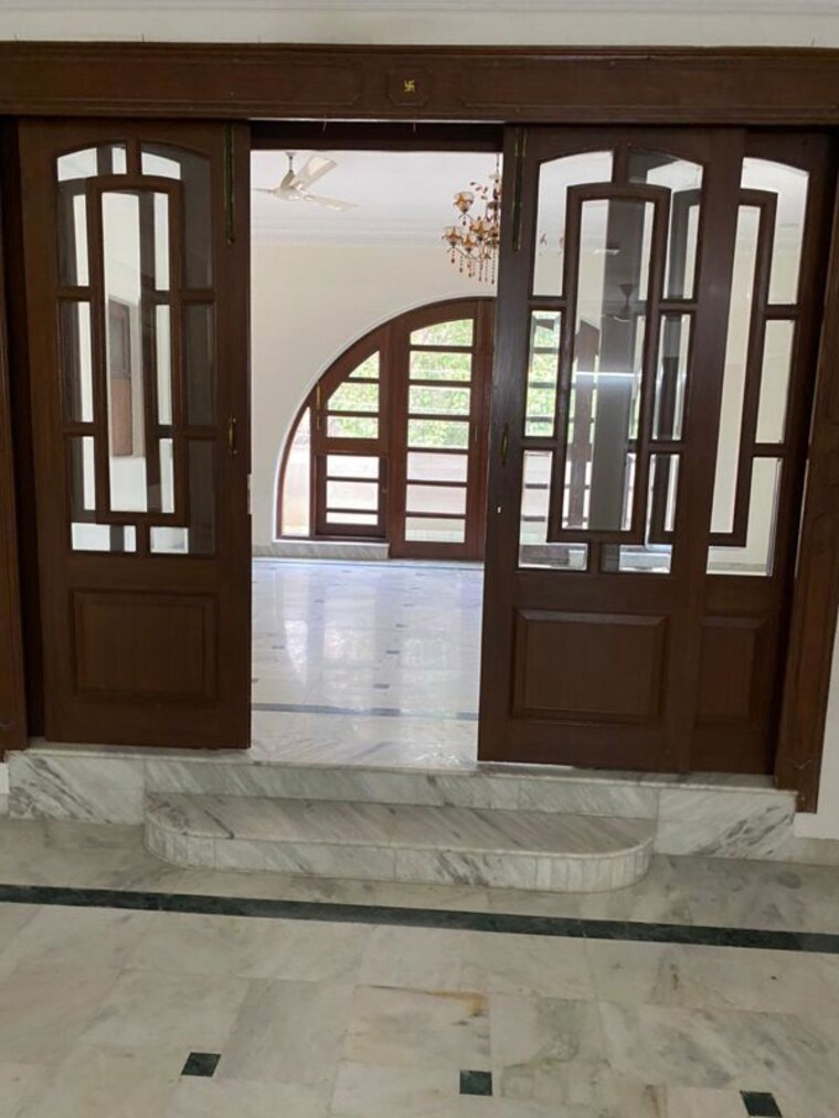 Exterior View, dlf phase i 3 Bedroom 500 Sq.Yd. Builder Floor In Dlf Phase I Gurgaon 10392374
