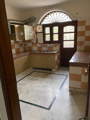 Kitchen in 3 BHK Builder Floor at Dlf Phase I – for Rent