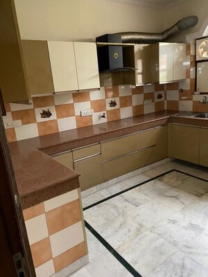 Kitchen in 3 BHK Builder Floor at Dlf Phase I – for Rent
