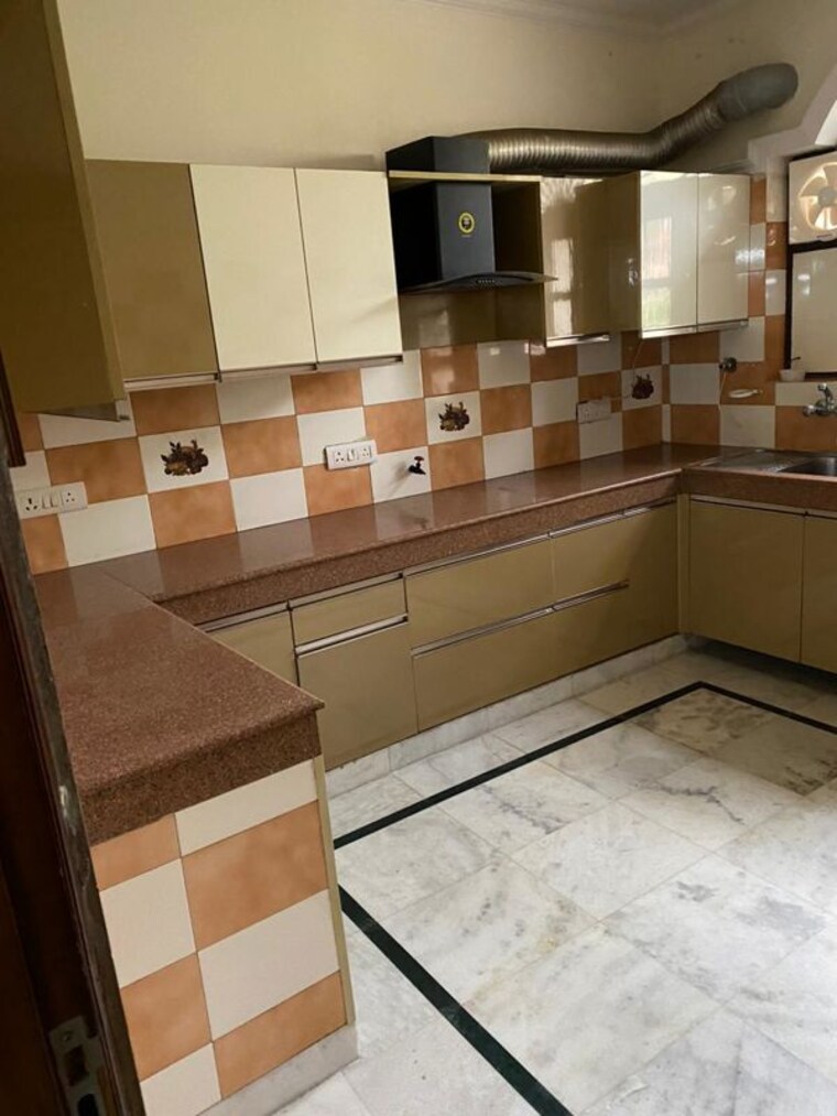 Kitchen, dlf phase i 3 Bedroom 500 Sq.Yd. Builder Floor In Dlf Phase I Gurgaon 10392374