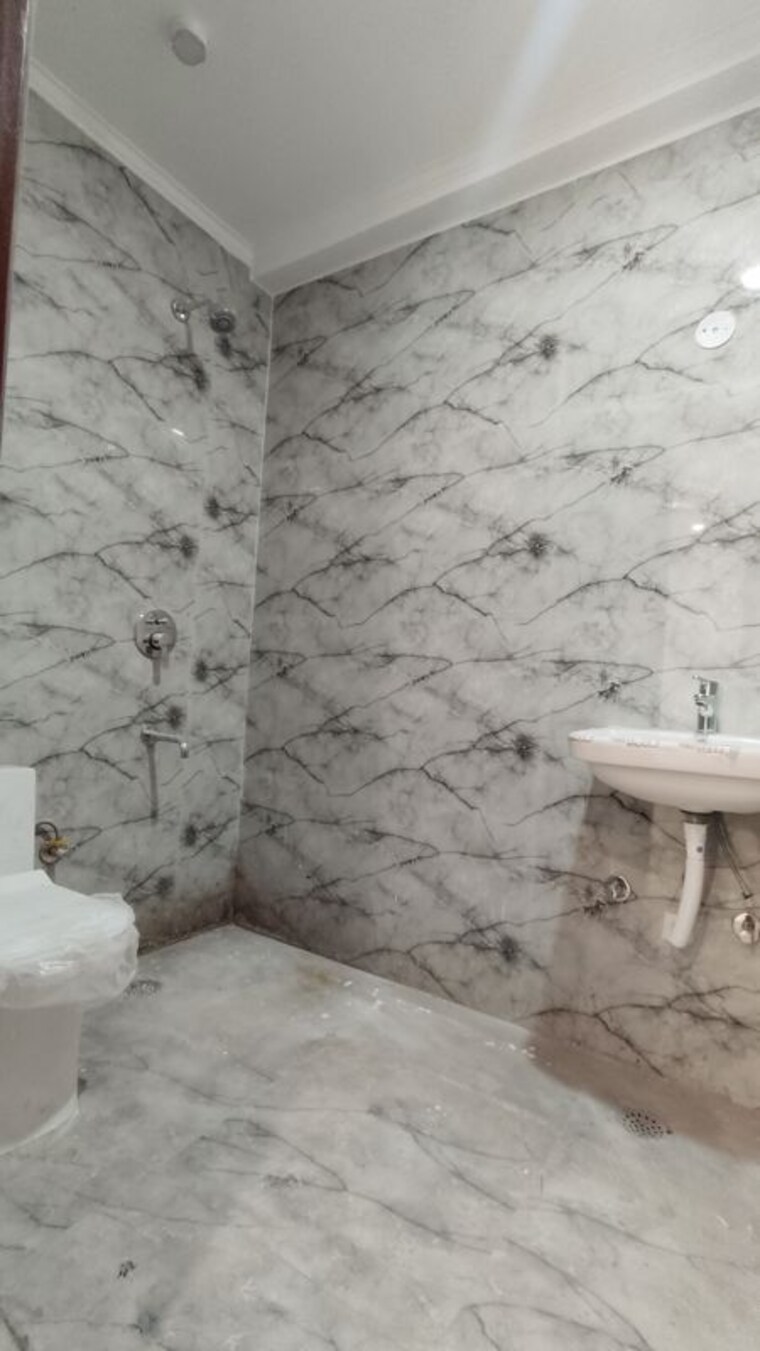 Bathroom, jawahar nagar 2 Bedroom 850 Sq.Ft. Builder Floor In Jawahar Nagar Delhi 10392417