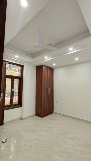 Master Bedroom in 2 BHK Builder Floor at Jawahar Nagar – for Rent
