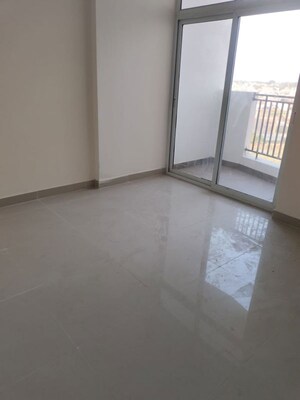 Room in 2 BHK Apartment at Ansal Sushant Jeevan Enclave, Sushant Golf City – for Rent