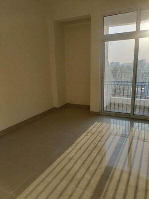 Room in 2 BHK Apartment at Ansal Sushant Jeevan Enclave, Sushant Golf City – for Rent