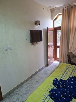 Bedroom in 2.5 BHK Builder Floor at Dlf Phase I – for Rent