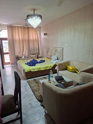 Team Area in 2.5 BHK Builder Floor at Dlf Phase I – for Rent