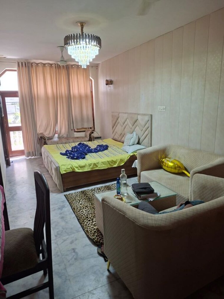 Team Area, dlf phase i 2.5 Bedroom 215 Sq.Yd. Builder Floor In Dlf Phase I Gurgaon 10392427