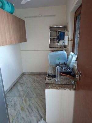 Living Room in 2.5 BHK Builder Floor at Dlf Phase I – for Rent