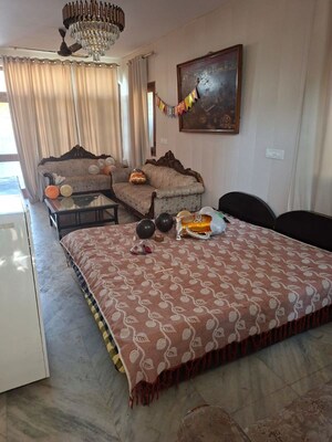 Bedroom in 2.5 BHK Builder Floor at Dlf Phase I – for Rent