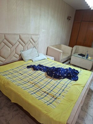 Bedroom in 2.5 BHK Builder Floor at Dlf Phase I – for Rent