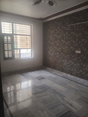 Room in 2.5 BHK Builder Floor at Sector 48 – for Rent