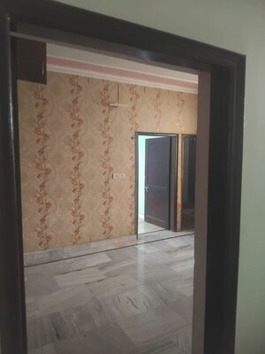 Room in 2.5 BHK Builder Floor at Sector 48 – for Rent