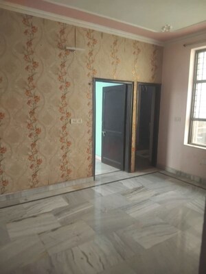 Room in 2.5 BHK Builder Floor at Sector 48 – for Rent
