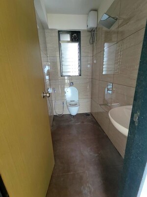 Room in 3 BHK Apartment at Chandak 34 Park Estate, Goregaon West – for Rent