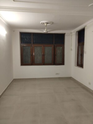 Room in 3 BHK Builder Floor at Sarita Vihar – for Rent
