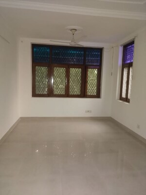 Room in 3 BHK Builder Floor at Sarita Vihar – for Rent