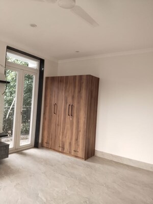 Room in 3 BHK Builder Floor at Sarita Vihar – for Rent