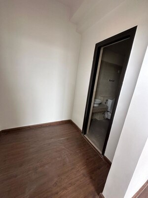 Room in 4 BHK Apartment at Indiabulls Centrum Park, Sector 103 – for Sale