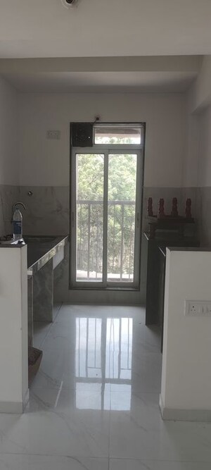 Room in 1 BHK Apartment at Metropolis Bayside, Kasarvadavali – for Rent