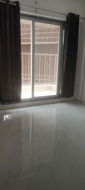 Room in 1 BHK Apartment at Metropolis Bayside, Kasarvadavali – for Rent