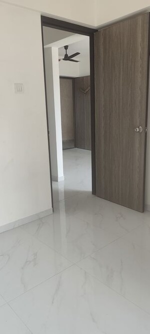 Room in 1 BHK Apartment at Metropolis Bayside, Kasarvadavali – for Rent