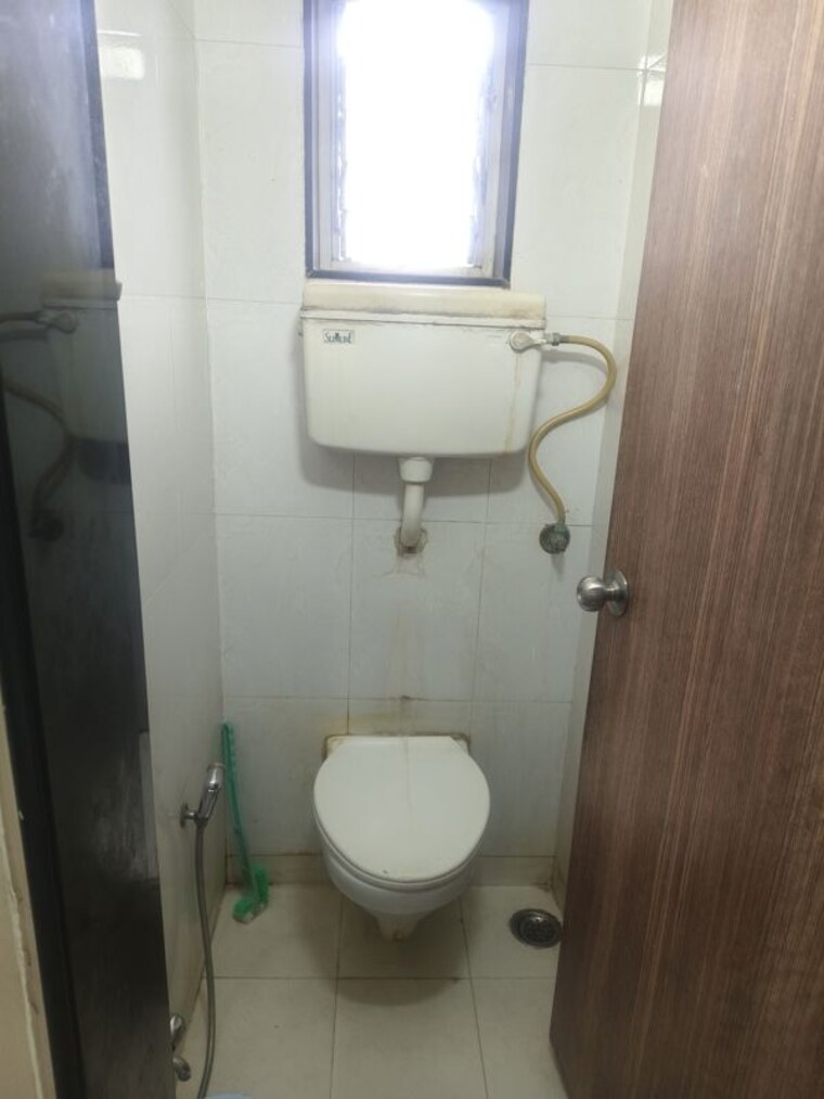 Bathroom, kamgar putala vasahat 1 Bedroom 600 Sq.Ft. Apartment In Kamgar Putala Vasahat Pune 10392460