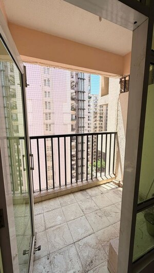 Room in 2.5 BHK Apartment at Amrapali Silicon City, Sector 76 – for Sale