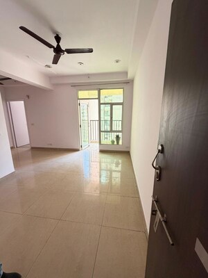 Room in 2.5 BHK Apartment at Amrapali Silicon City, Sector 76 – for Sale