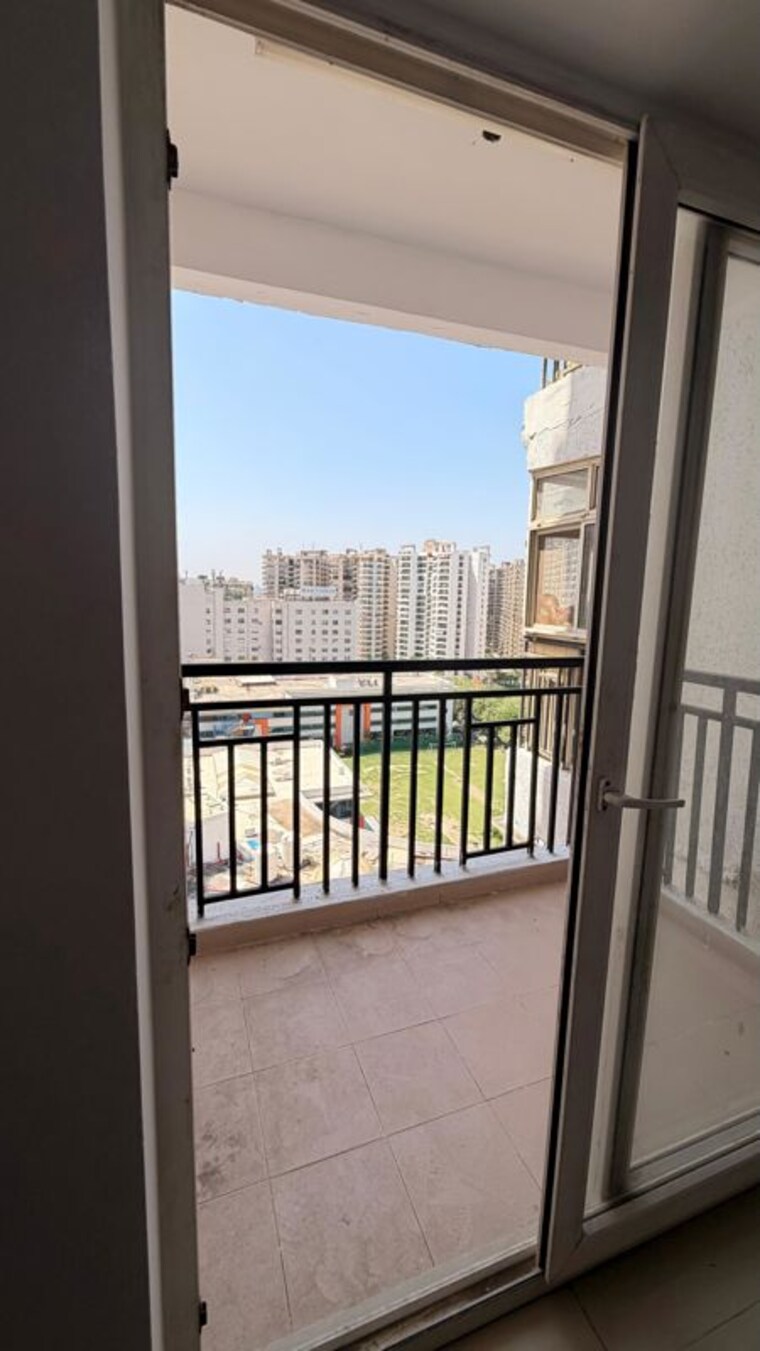 Balcony, panchsheel-greens-ii 2.5 Bedroom 1350 Sq.Ft. Apartment In Sector 16 Greater Noida Greater Noida 10392494