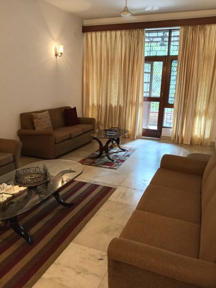 Living Room, safdarjung enclave 4 Bedroom 550 Sq.Yd. Builder Floor In Safdarjung Enclave Delhi 10392659