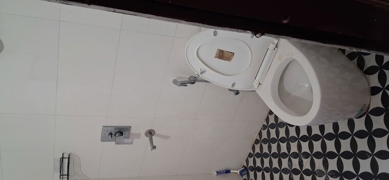 Bathroom, sushant lok ii 3 Bedroom 1450 Sq.Ft. Builder Floor In Sushant Lok ii Gurgaon 10392658