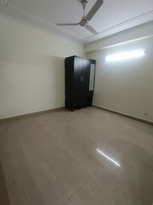 Room in 2 BHK Apartment at Sainik Farm – for Rent
