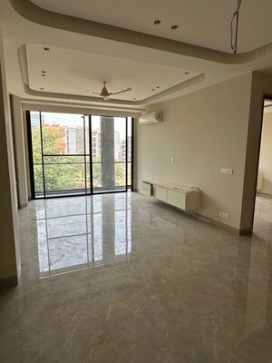 Room in 3 BHK Builder Floor at Sushant Lok Iii – for Rent