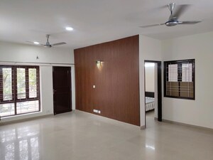 Room in 3 BHK Builder Floor at Sushant Lok Iii – for Rent
